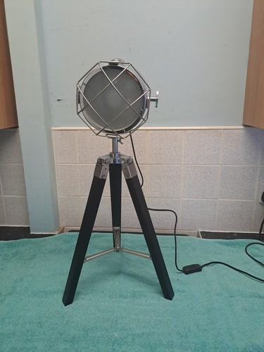 Tripod spot chrome light floor